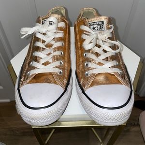 Metallic low top rose gold Converses